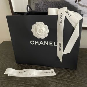 CHANEL Shopping bag and extra Chanel ribbon